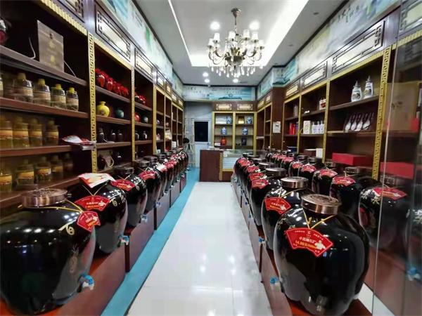 你知道白酒为什么放的越久越香醇吗?