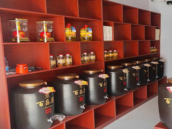 百乐泉老酒窖只为您喝到纯正的口粮酒
